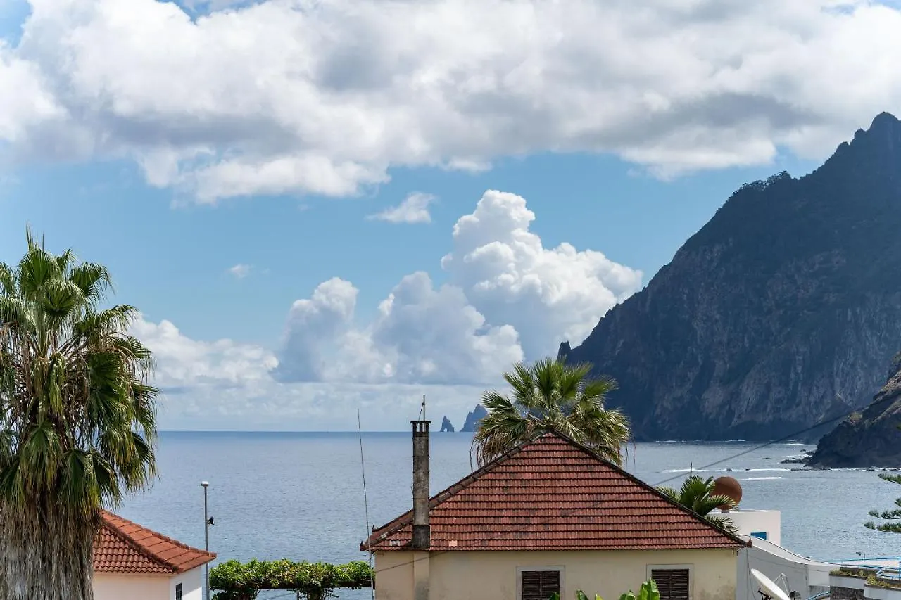 Madeira Surf Camp Hostel Porto Da Cruz