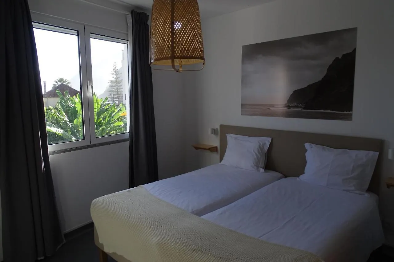 Madeira Surf Camp Pansiyon Porto Da Cruz