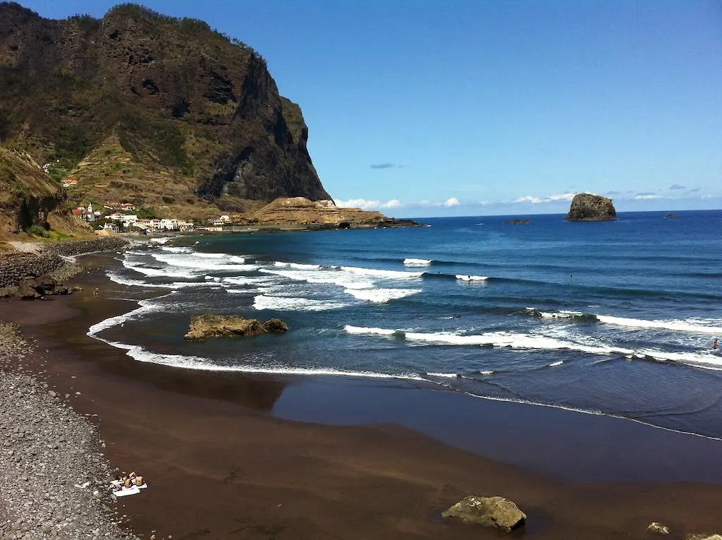 Madeira Surf Camp Hostel Porto Da Cruz